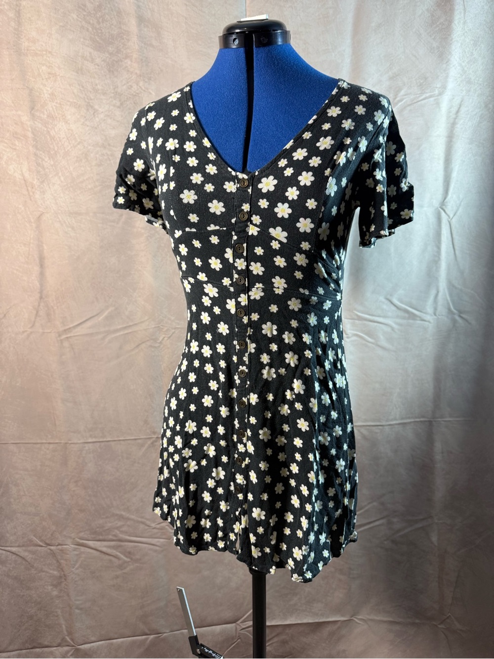 471-Rewind Black Midi Dress with White Daisy Print